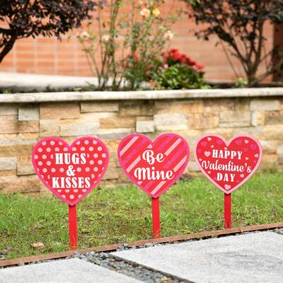 Glitzhome Set of 3 Wooden Heart-shaped Happy Valentine's Day Yard Stakes