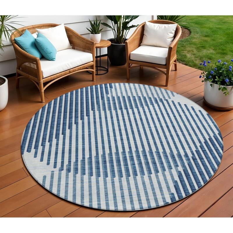HomeRoots Geometric Transitional Rectangle Outdoor Rug - 8' Round