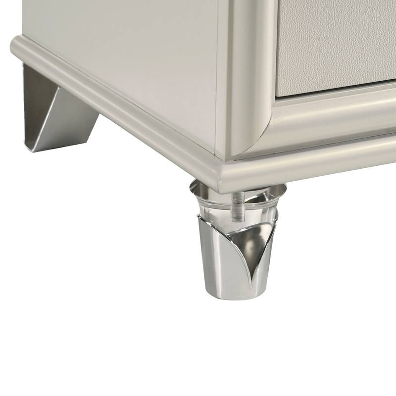 Gwendolyn Pearl White 5-drawer Bedroom Chest of Drawers