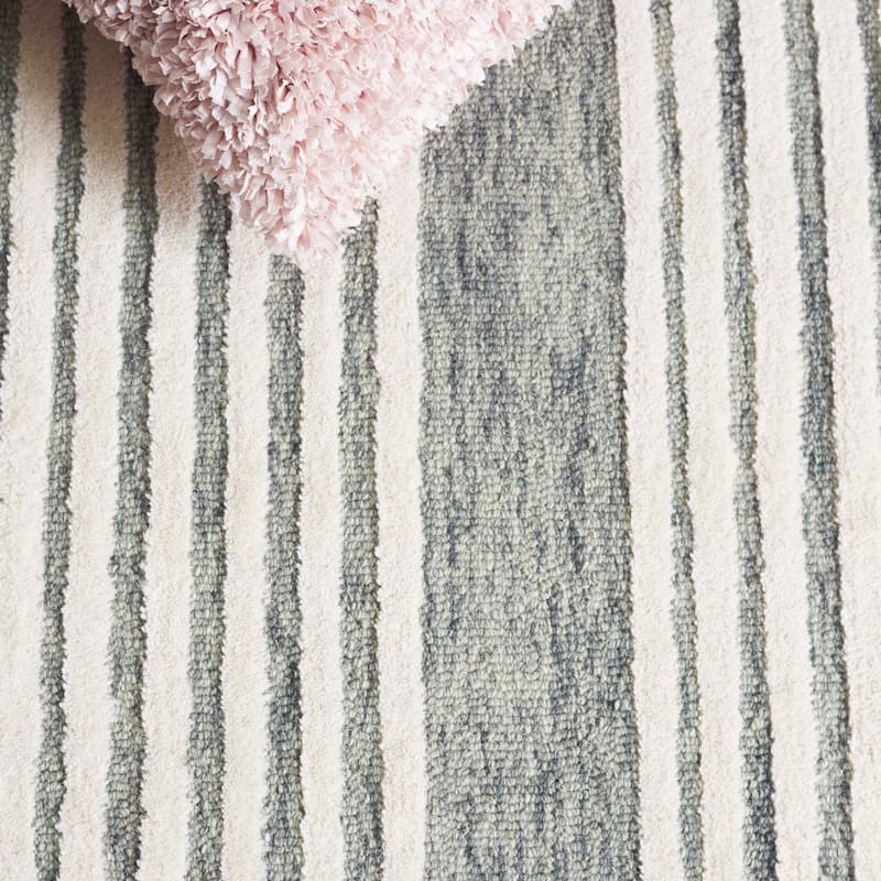 SAFAVIEH Handmade Metro Freja Wool Rug