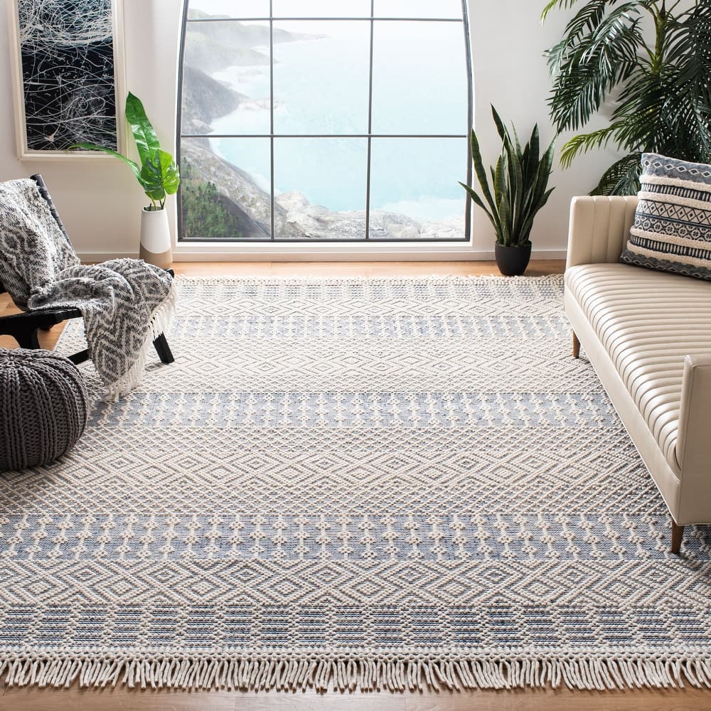 SAFAVIEH Handmade Natura Estel Wool Fringe Rug