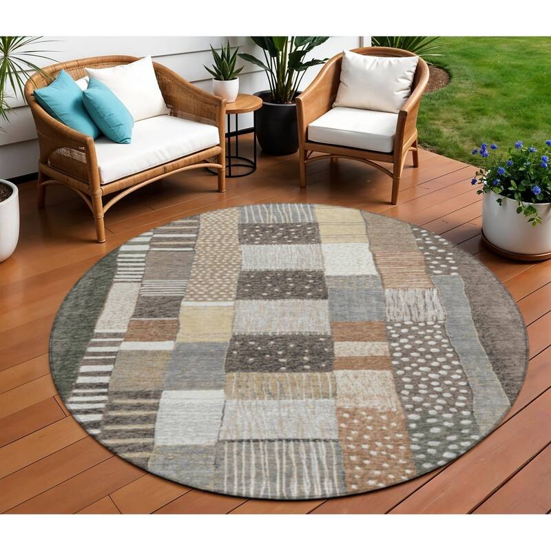 HomeRoots Geometric Transitional Rectangle Outdoor Rug - 8' Round