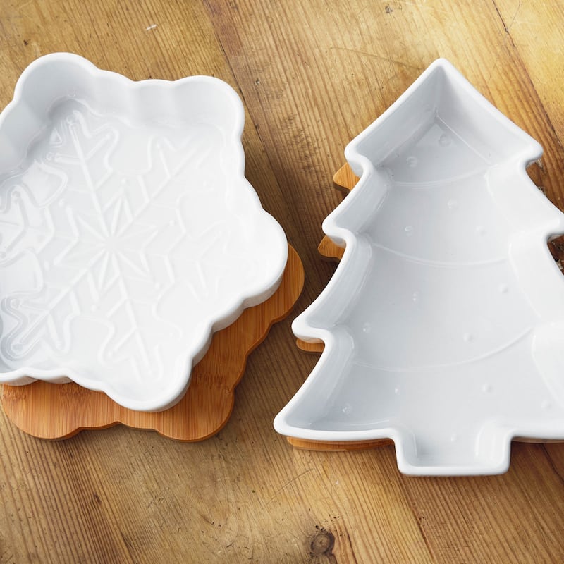 White Ceramic Tree Baker with Lid and Trivet - 11x9x3 in - Perfect for Christmas Baking - Hand Wash Only