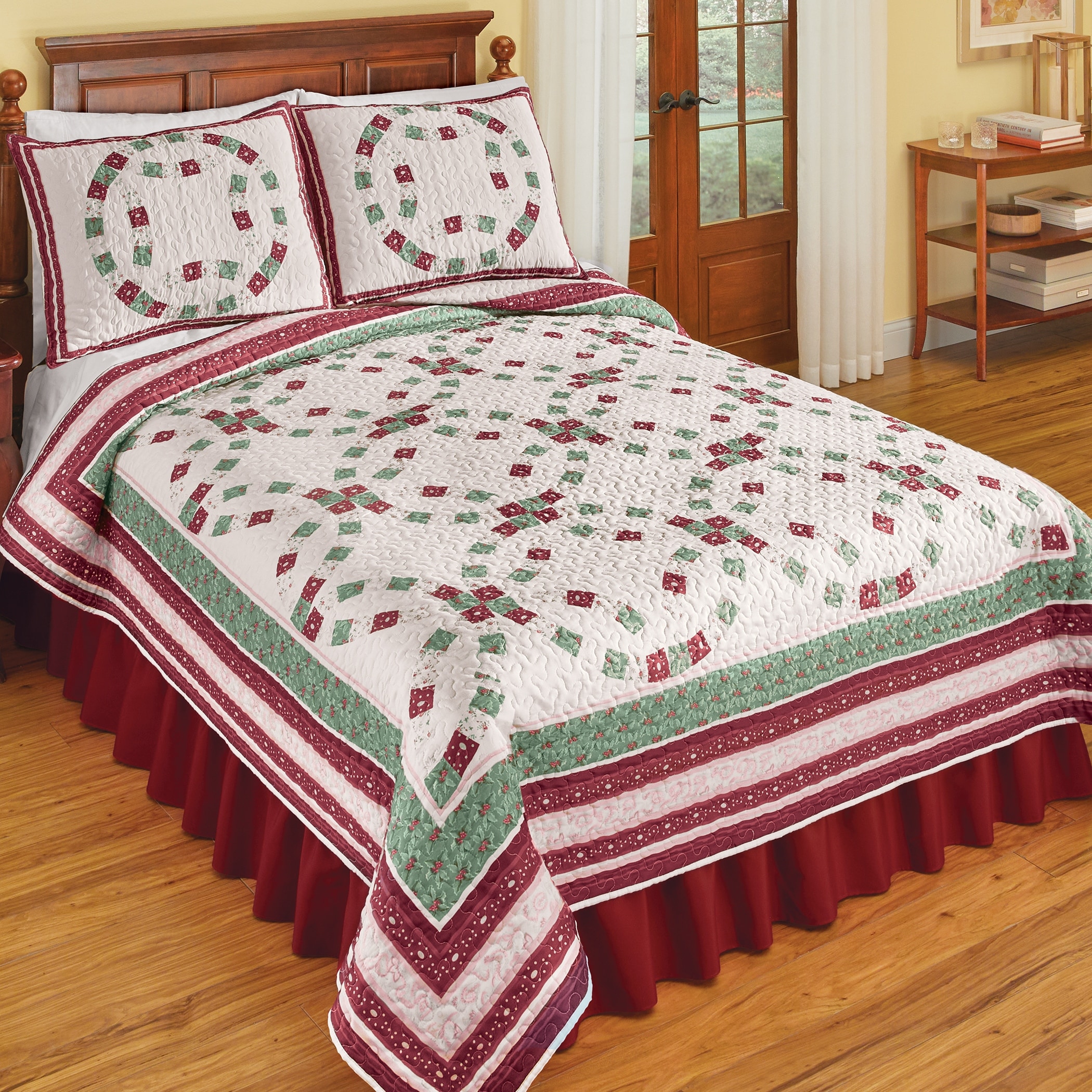 Holiday Wedding Ring Design and Coordinating Border Quilt