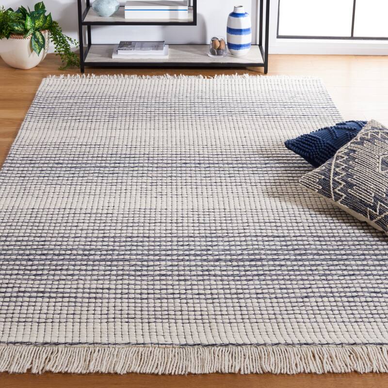 SAFAVIEH Handmade Marbella Letizia Fringe Wool Rug - 5' x 8' - Ivory/Navy