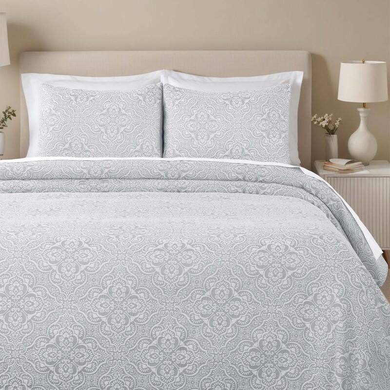 Blue Nile Mills Floral Matelasse Medium Weight 3 Piece Bedspread and Pillow Sham Set - Silver - King