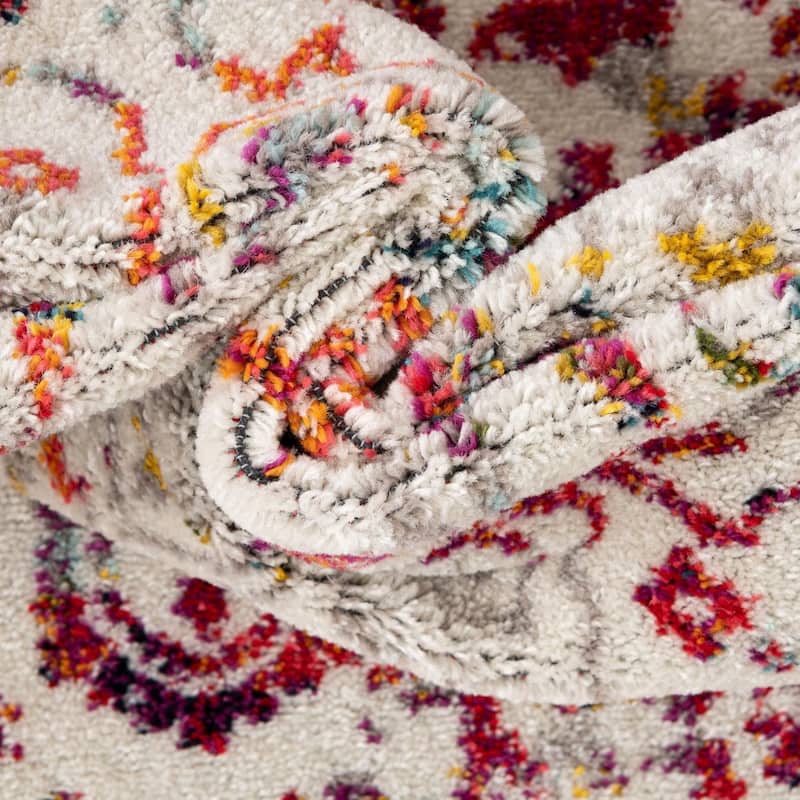Traditional Brenda Collection Area Rug