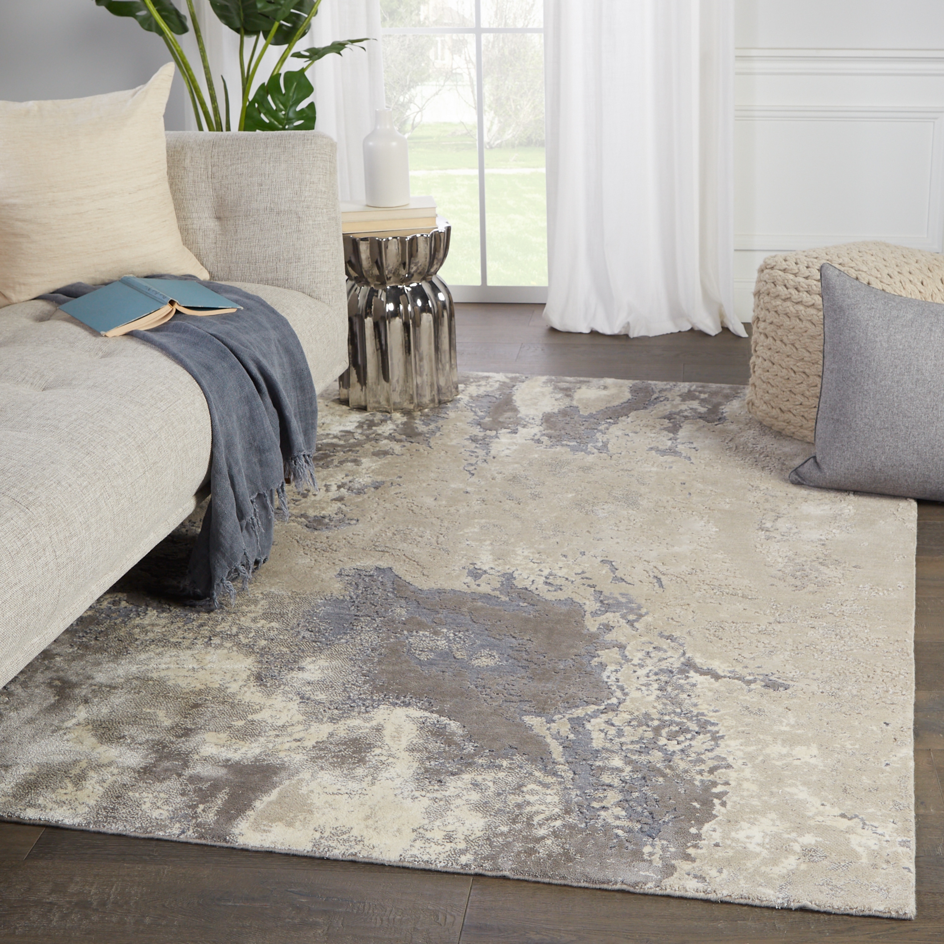 Bering Abstract Gray/ Beige Area Rug