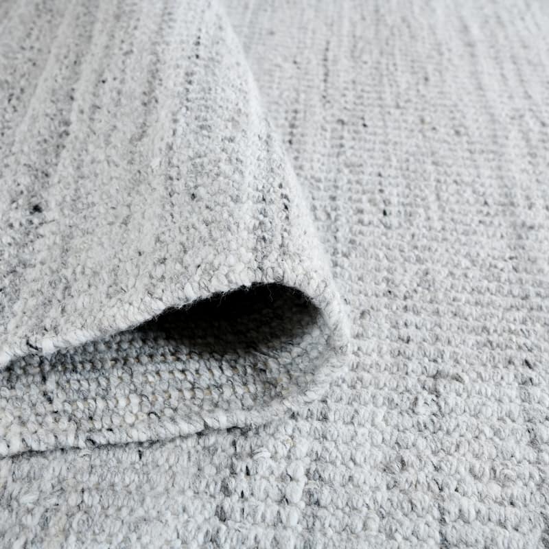 Lineage Silver Heathered Hand-Woven Area Rug 2' x 3'