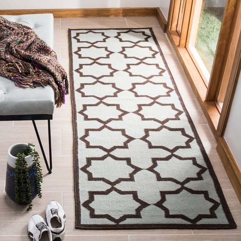 SAFAVIEH Handmade Flatweave Dhurries Cecchina Modern Moroccan Wool Rug - 2'6" x 10' Runner - Light Blue