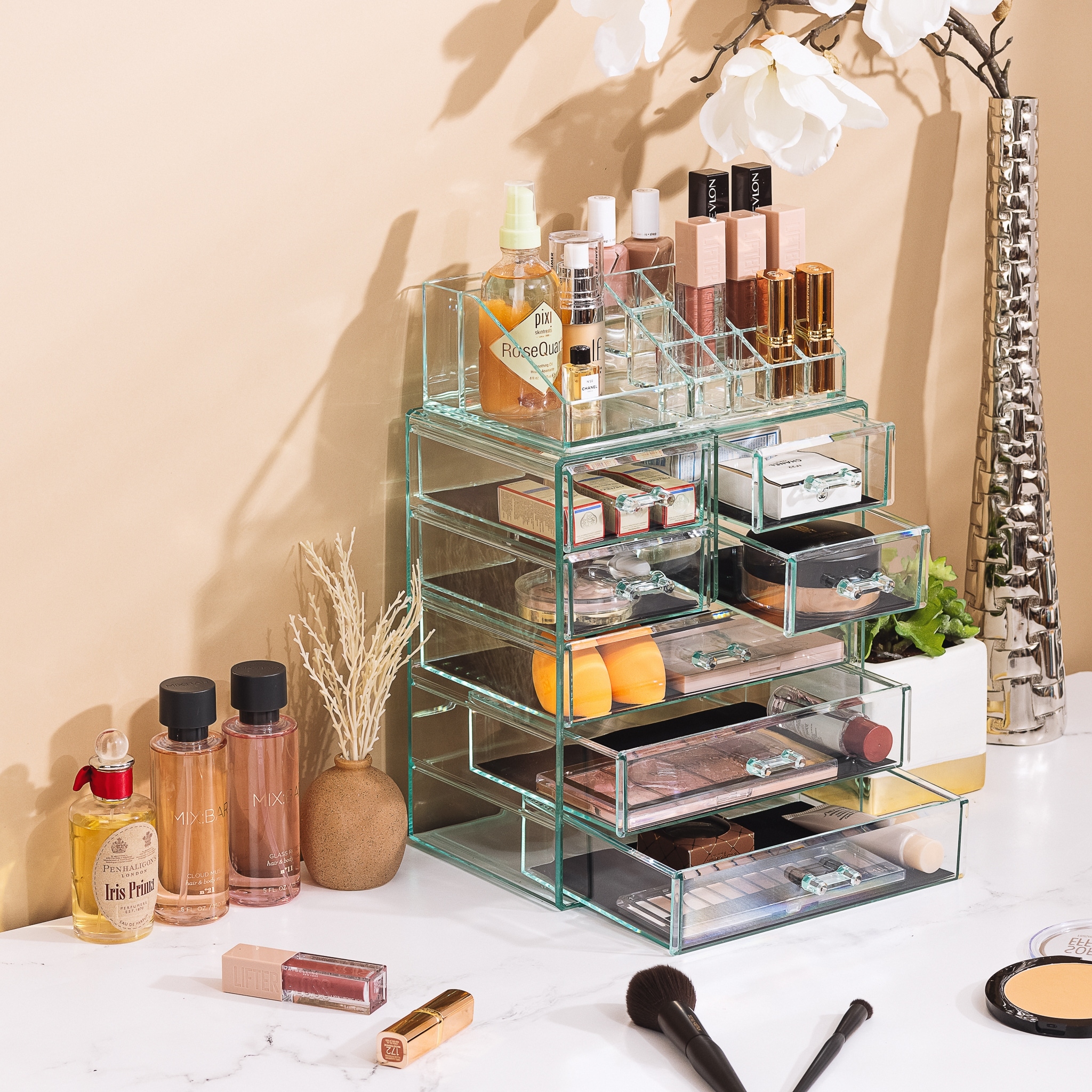 Cosmetic-Makeup-and-Jewelry-