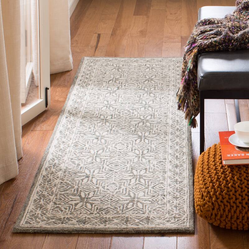 SAFAVIEH Handmade Micro-Loop Sudeshna Wool Rug