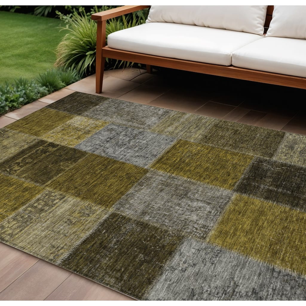 HomeRoots Patchwork Transitional Rectangle Outdoor Rug