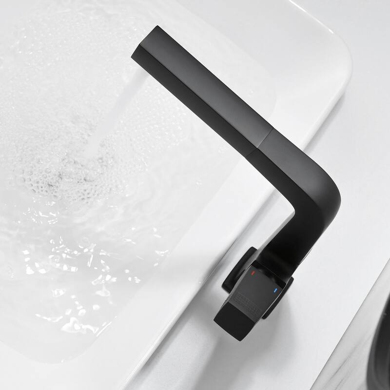 Solid Brass Pull Out 360° Swivel Single Hole Bathroom Faucet