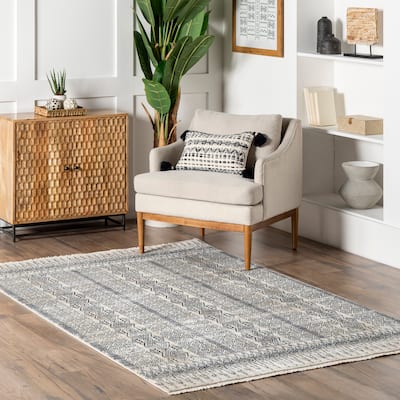 Nuloom Janene Tribal Banded Fringe Area Rug