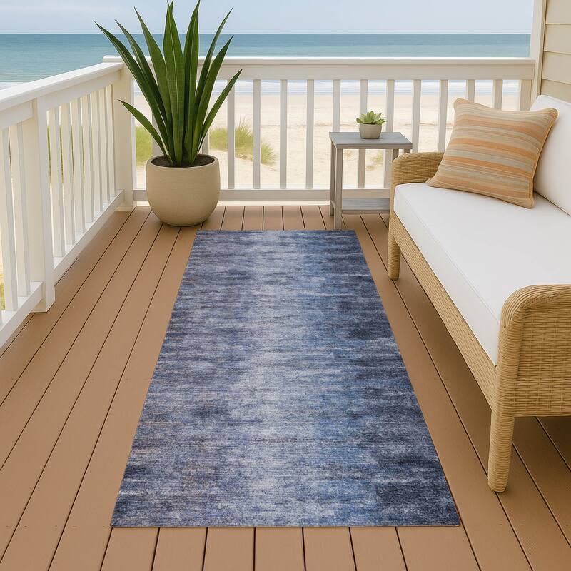 Machine Washable Indoor/ Outdoor Contemporary Ombre Chantille Rug - Navy - 2'3" x 7'6"