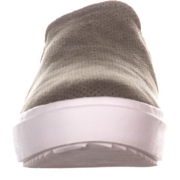 wander up slip on sneaker