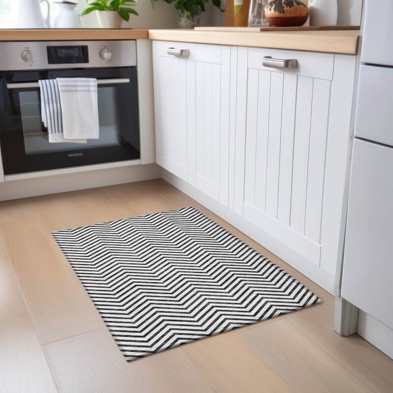 Machine Washable Indoor/ Outdoor Chantille Chevron Stripe Rug