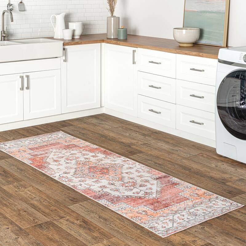 Nuloom Noemie SplashGuard Vintage Medallion Machine Washable Area Rug
