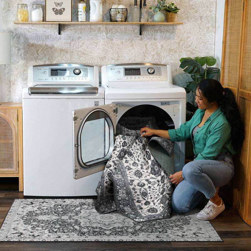 My Magic Carpet Machine Washable Medallion Accent Rug