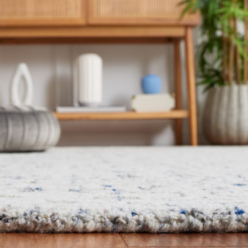 SAFAVIEH Handmade Ebony Pavlinka Modern Wool Rug