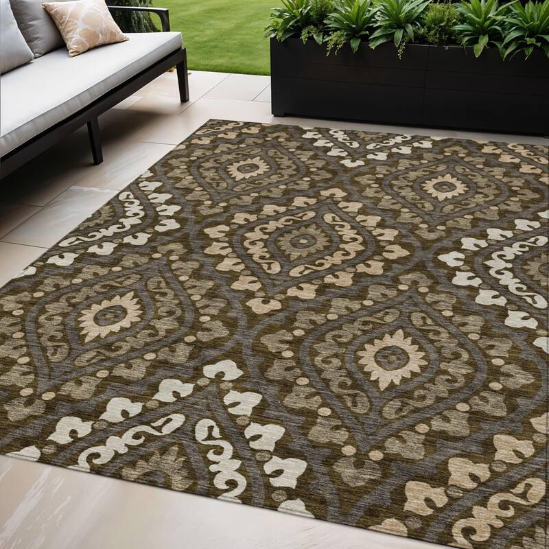HomeRoots Floral Transitional Rectangle Outdoor Rug - 5' X 8'