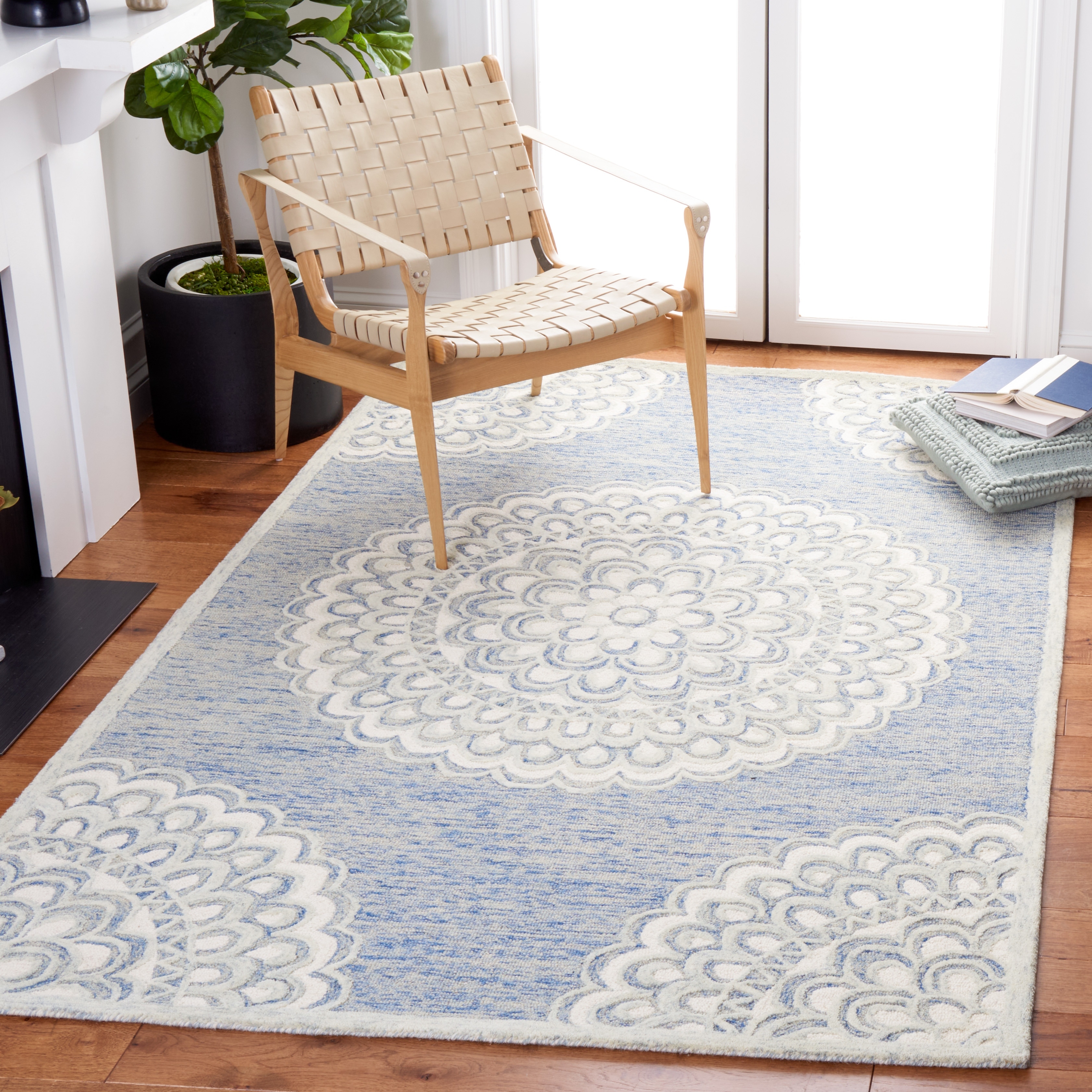 SAFAVIEH Handmade Metro Chiaffreda Medallion Wool Rug