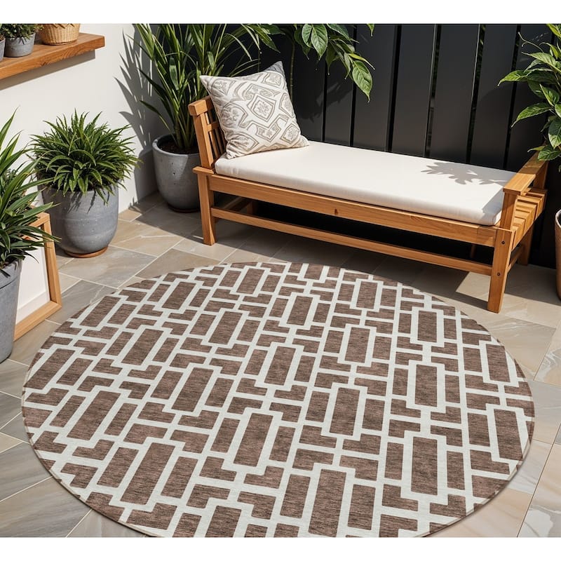 HomeRoots Geometric Transitional Rectangle Outdoor Rug - 8' Round