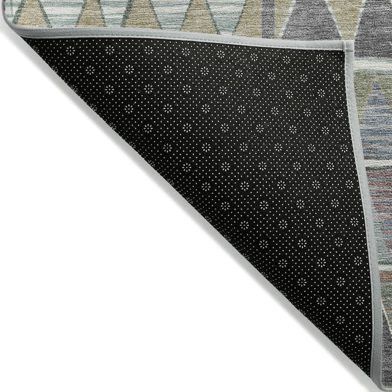 Machine Washable Indoor/Outdoor Casual Pennant Chantille Rug