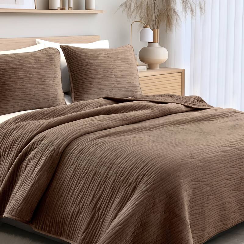 Wonderful Velvet 3 Piece Quilt Set