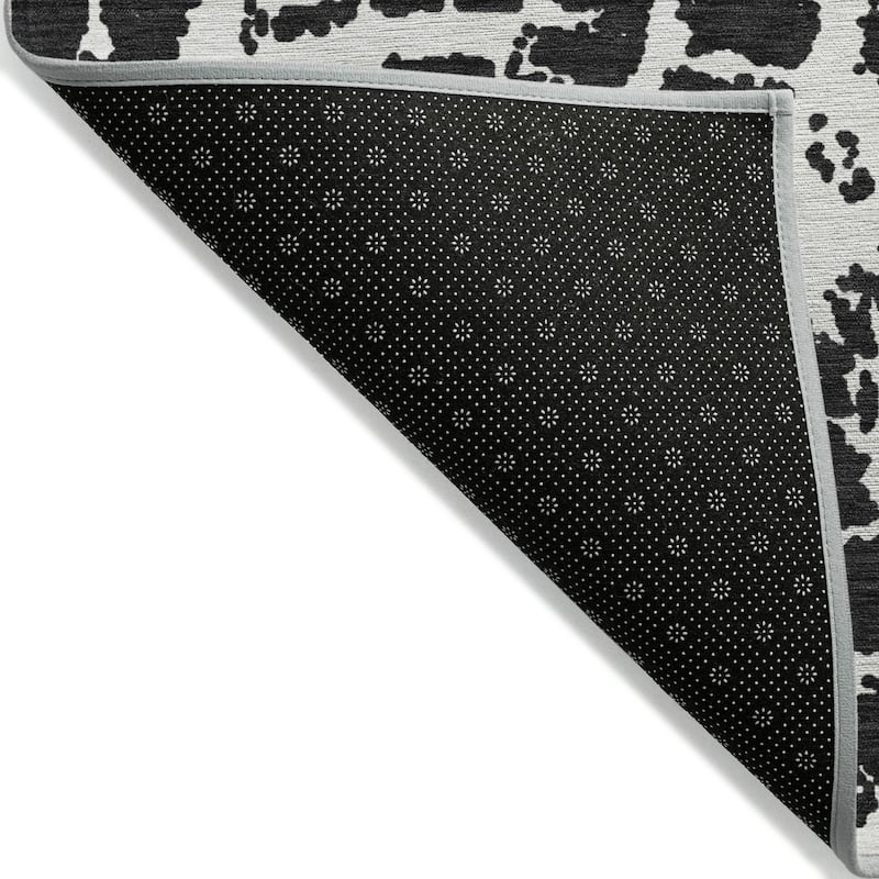 Machine Washable Indoor/ Outdoor Transitional Black Crackle Chantille Rug