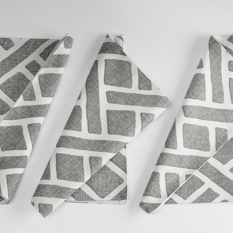 Exclusive Fabrics Martinique Printed Cotton Table Runner & Placemats