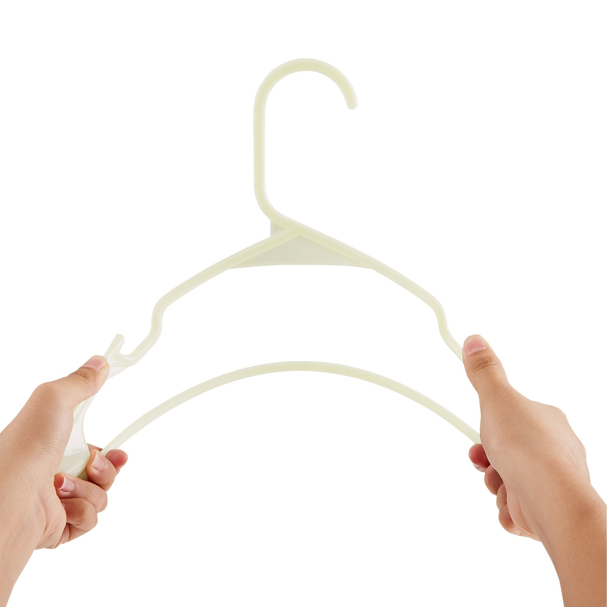 https://ak1.ostkcdn.com/images/products/is/images/direct/9619a0b3eef481bdc84ec8345391367ed35b3f2b/VECELO-Plastic-Adult-Hangers-Holds-Up-To-10-Lbs%2825-50-Packs-Option%29%2C-Clothes-Hangers.jpg