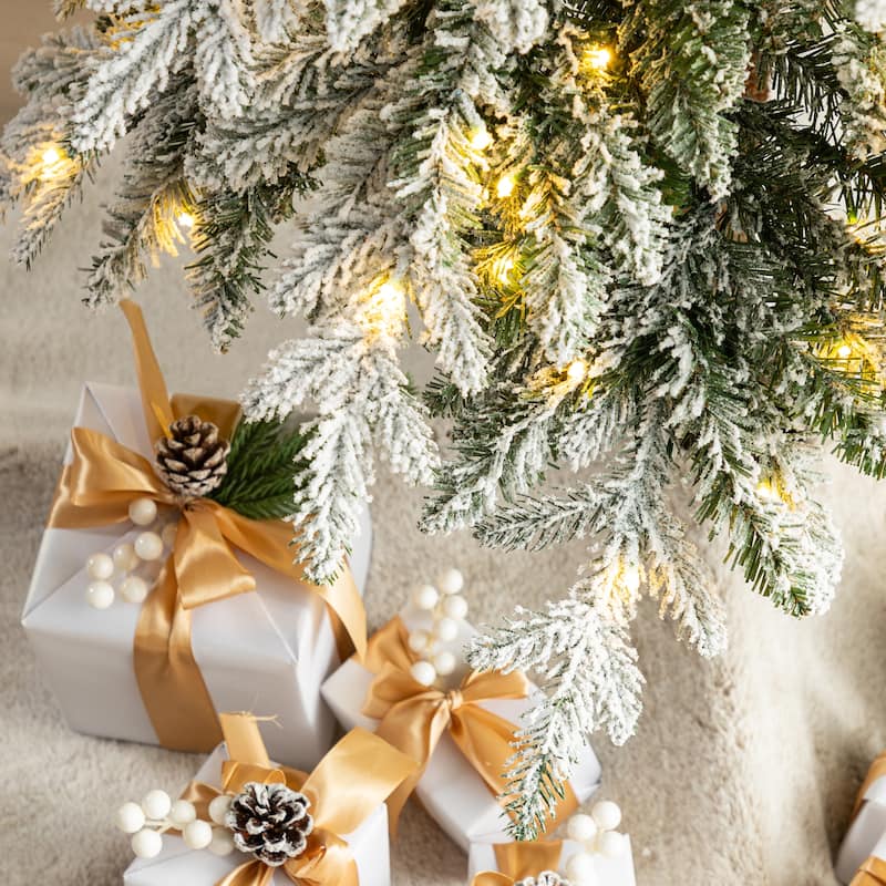 Glitzhome Snow-Flocked Chicago Frostwood Spruce Pre-Lit Artificial Christmas Trees-7.5/9/11 Foot