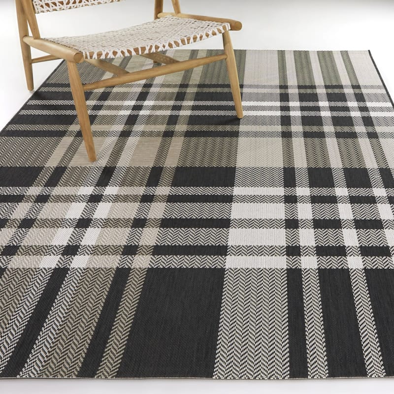 Hamish Plaid Patio Indoor/Outdoor Area Rug - 5'3" x 7' - Charcoal