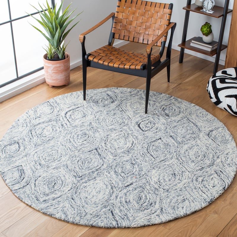 SAFAVIEH Handmade Ikat Lilija Wool Rug - 6' Round - Silver/Grey