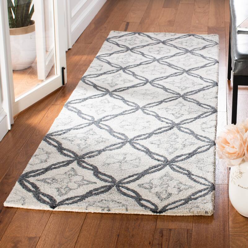 SAFAVIEH Handmade Marquee Nigel Trellis Rug - 2'6" x 8' Runner - Ivory/Grey