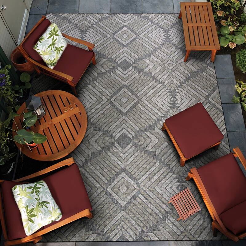 Gelato Geometric Diamond Pattern Indoor/ Outdoor Area Rug - 2'3" x 7'10" Runner - Gray/Ivory