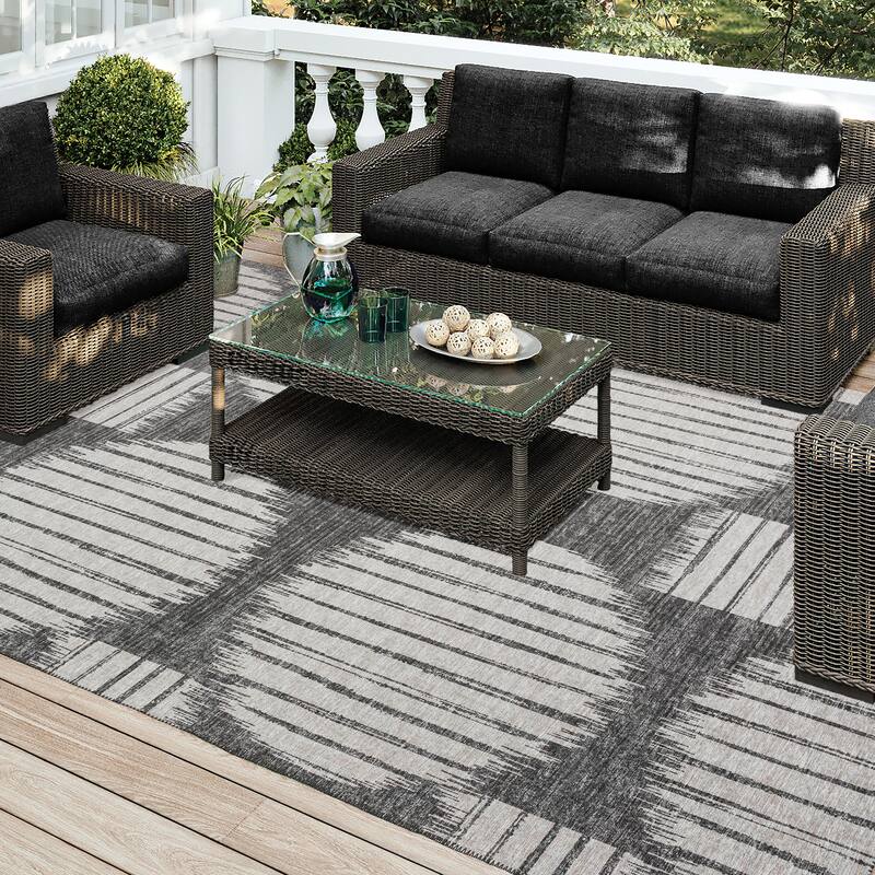 Indoor/ Outdoor Yuma Circles Washable Rug - 8' x 10' - Gray