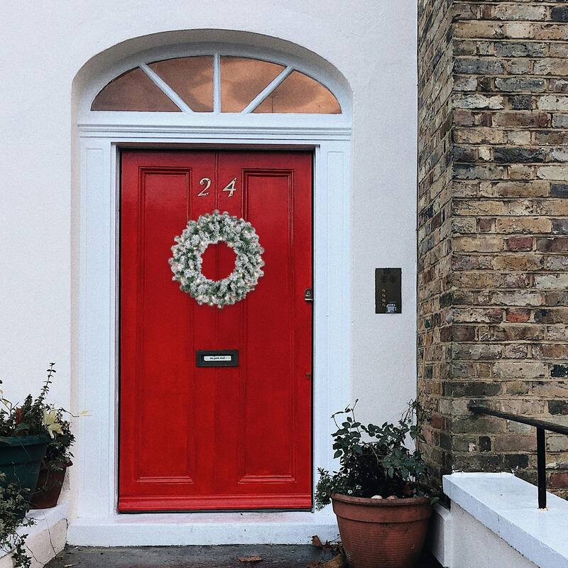 Flocked Snow White Artificial Christmas Wreath, 24-Inch, Clear Lights