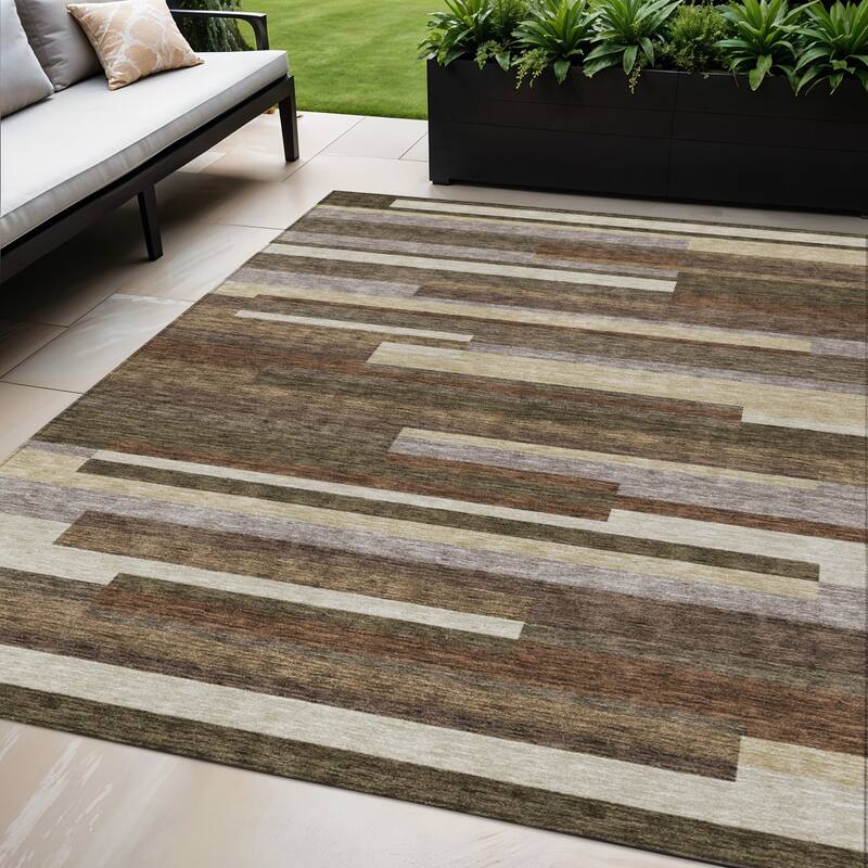 HomeRoots Striped Transitional Rectangle Outdoor Rug - 5' X 8'