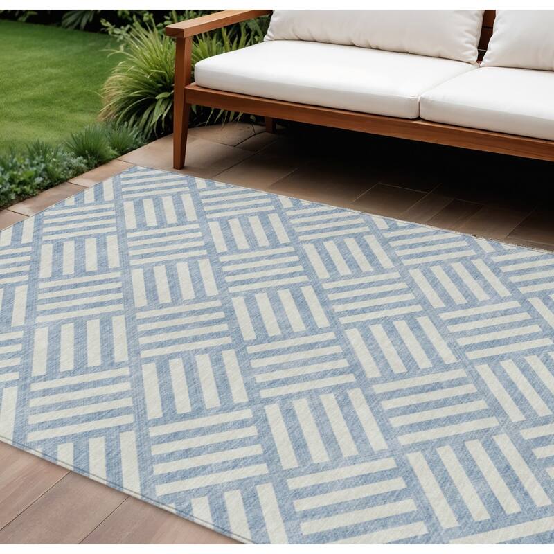 HomeRoots Geometric Transitional Rectangle Outdoor Rug - 10' X 14'