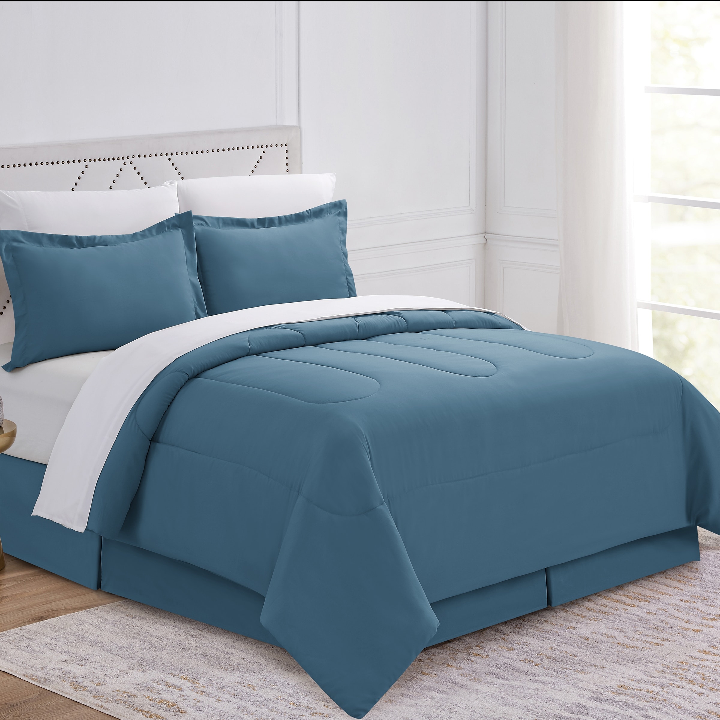 https://ak1.ostkcdn.com/images/products/is/images/direct/964d87bcc14e3b00ef6f3bc676ece88aa9d33cfe/Swift-Home-Ultra-Soft-All-Season-Bed-in-a-Bag-Set.jpg