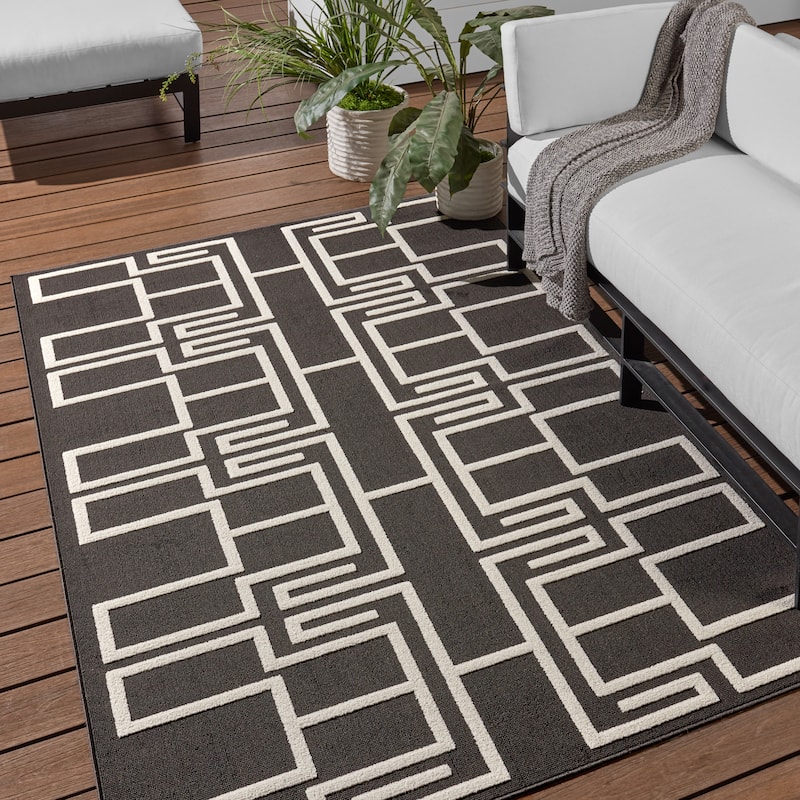 Odion Indoor/Outdoor Geometric Area Rug