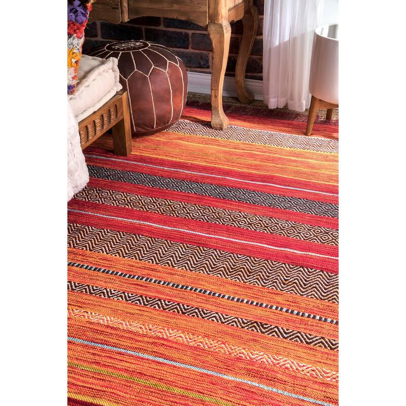 Nuloom Handmade Tribal Stripes Tassel Area Rug