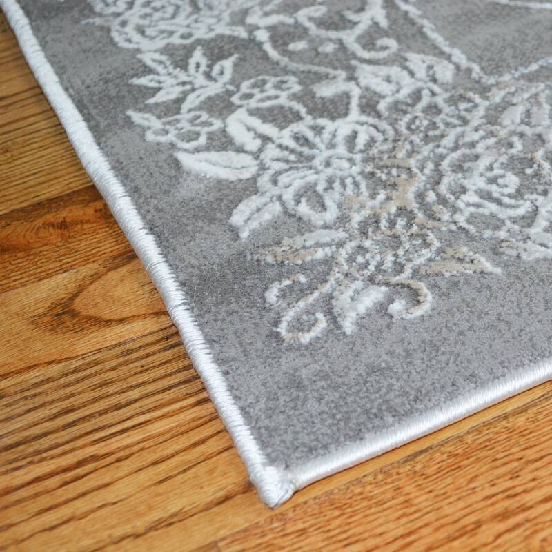 Everest Athena Gray Traditional Area Rug