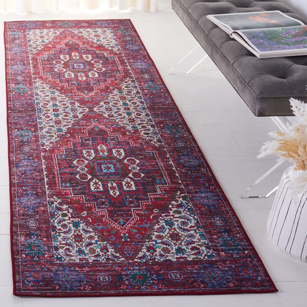 SAFAVIEH Tucson Machine Washable Slip Resistant Heide Oriental Rug