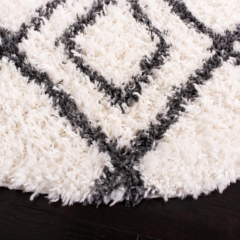 SAFAVIEH Moroccan Tassel Shag Lilyan 1.5-inch Thick Rug