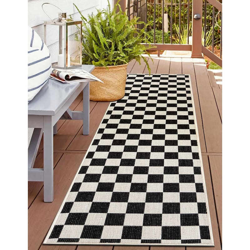 World Rug Gallery Contemporary Checkered Weather Resistant Reversible Indoor/Outdoor Area Rug - 2' x 7' - Black