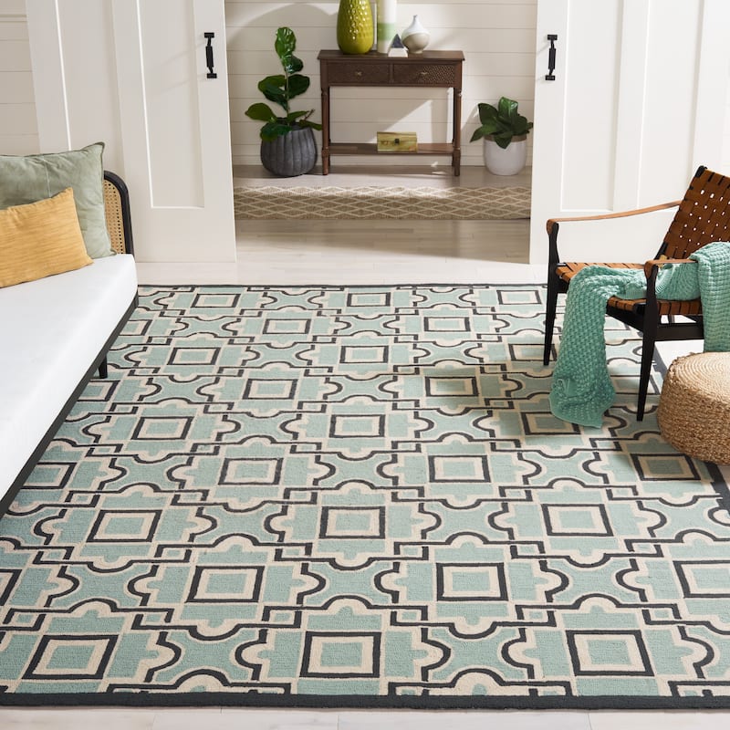 SAFAVIEH Handmade Four Seasons Onelia Floral Rug